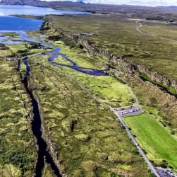 Сильфра — рифт, расположенный в озере Тингвадлаватн в Исландии.